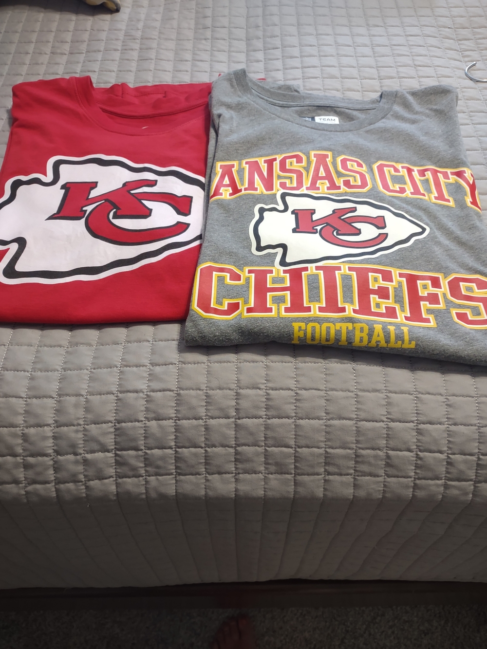 NFL Kansas City Chiefs T-Shirts in Red and Gray